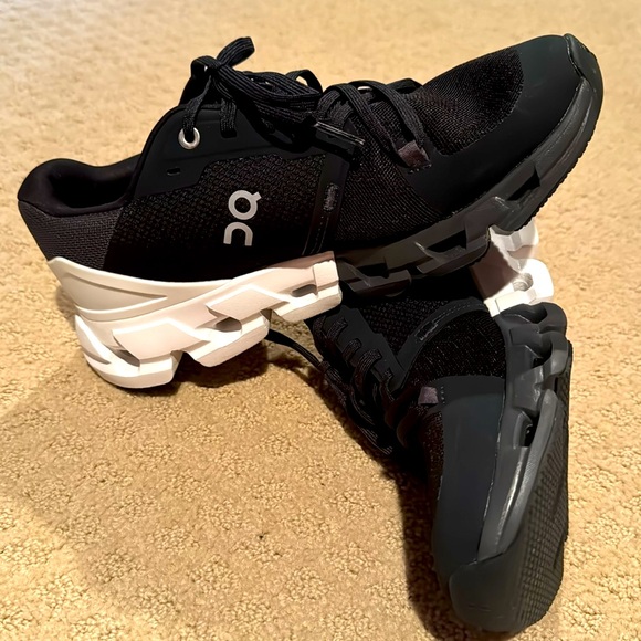 ON CLOUD Womens Cloudflyer 4 (NWOB) Cloudtec technology- Never worn. MINT! 8.0M - Picture 8 of 11